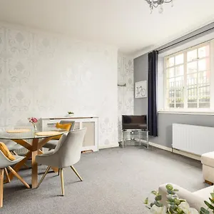 2 Bedroom Royal Mile Edinburgh